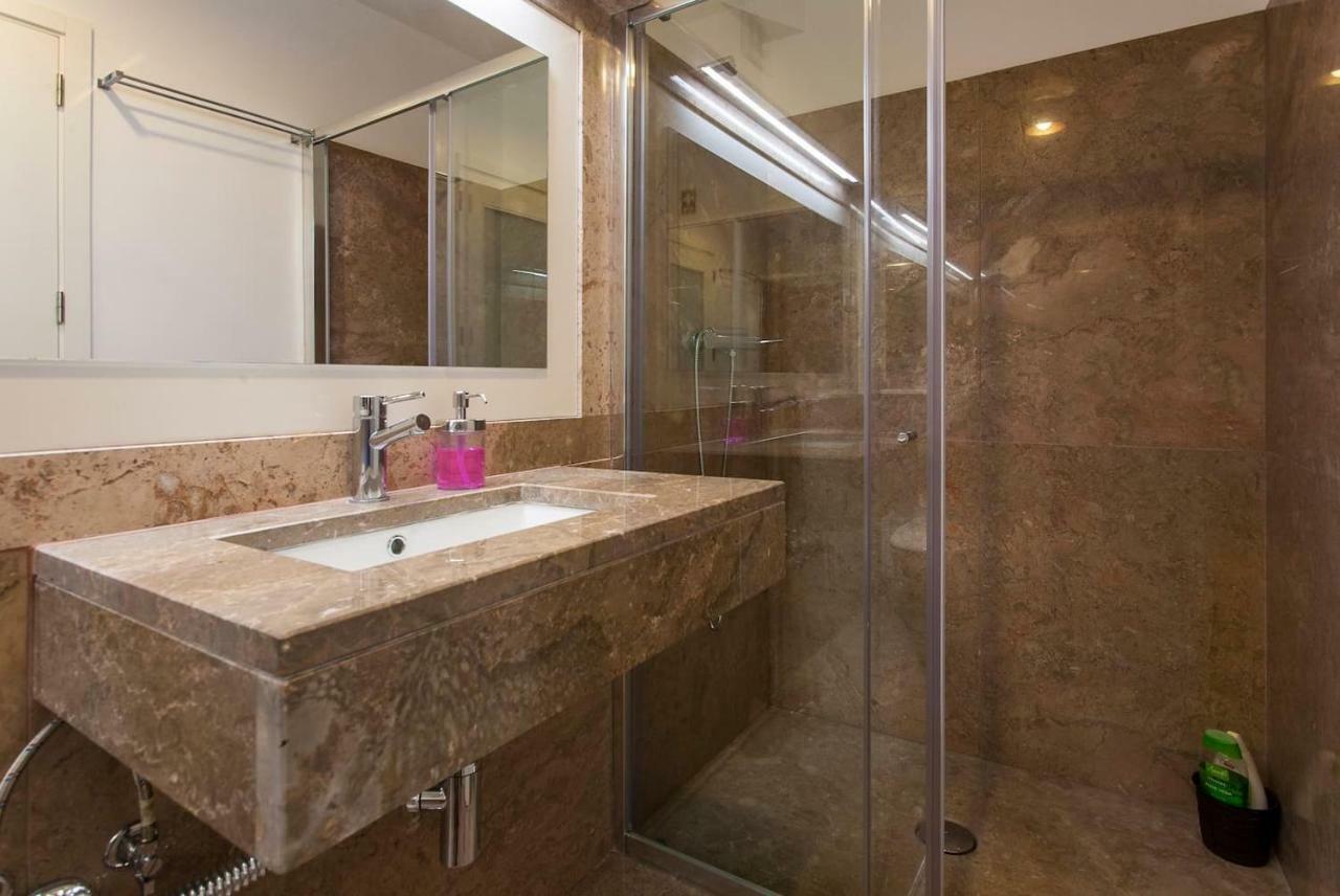 Exquisit Flat Right Apartment *