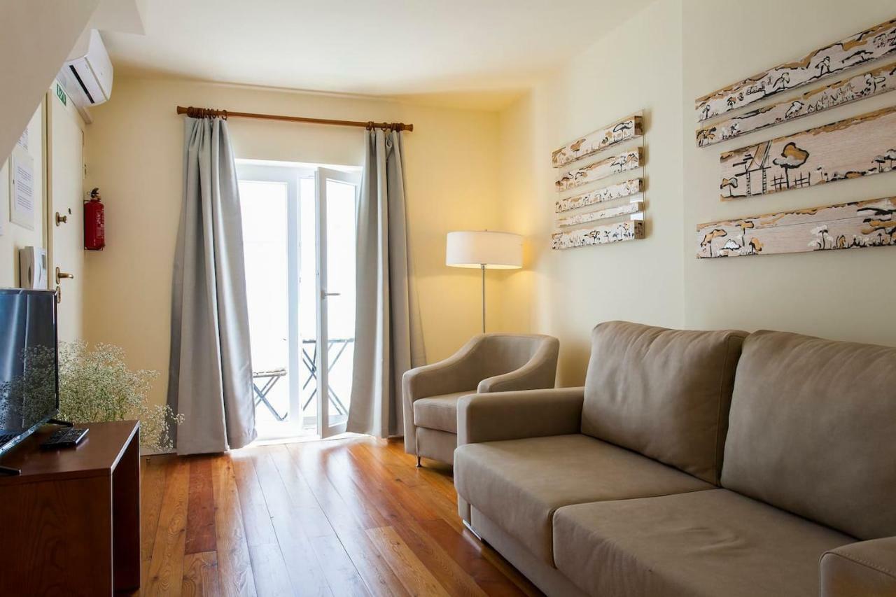 Exquisit Flat Right Lisbon